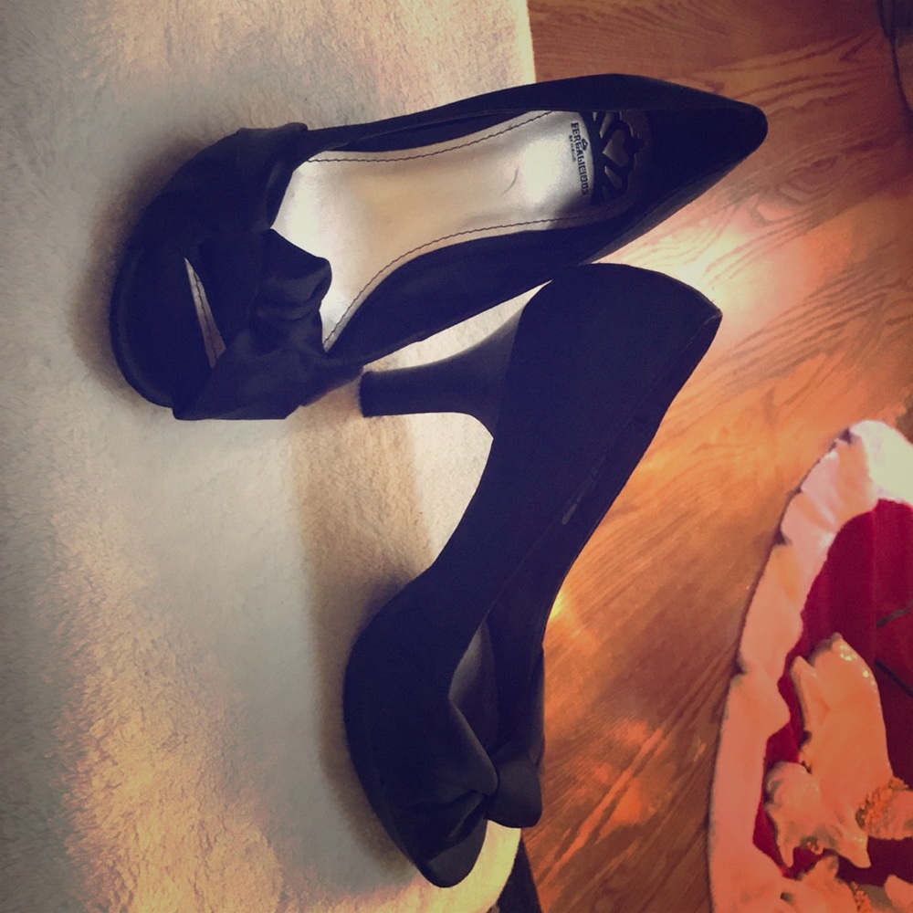 Fergalicious Size 8.5 Black 2.5” heels dressy